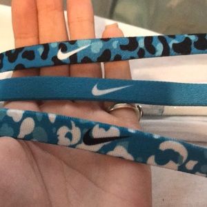 3 blue nike headbands.